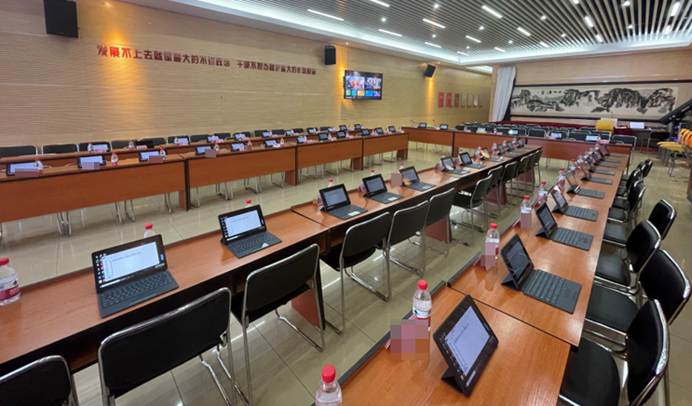 雨天有需要，小兵来保障：无纸化会议服务不打折